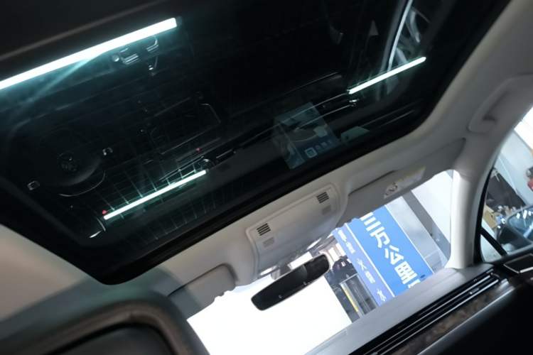 Used Volkswagen Magotan 2017 330TSI DSG Luxury Model Headliner
