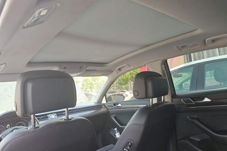 Used Volkswagen Magotan 2017 330TSI DSG Luxury Model Headliner