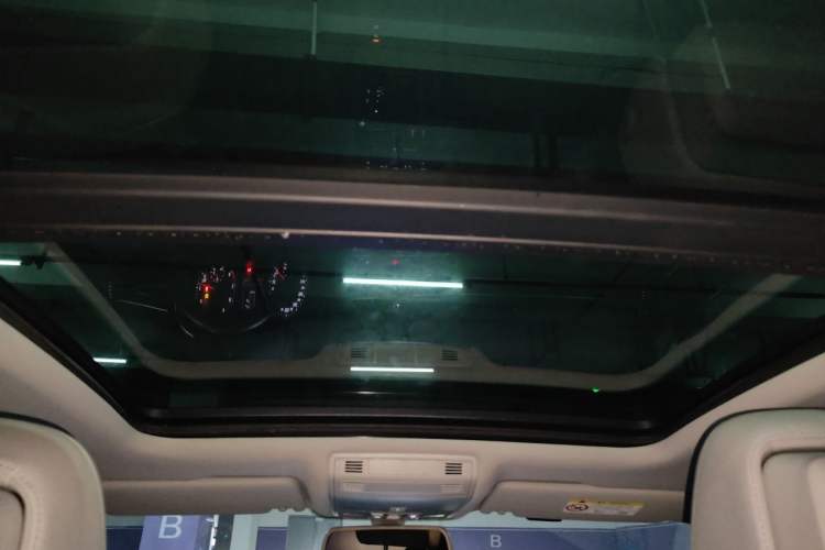 Used Volkswagen Magotan 2017 330TSI DSG Luxury Model Headliner