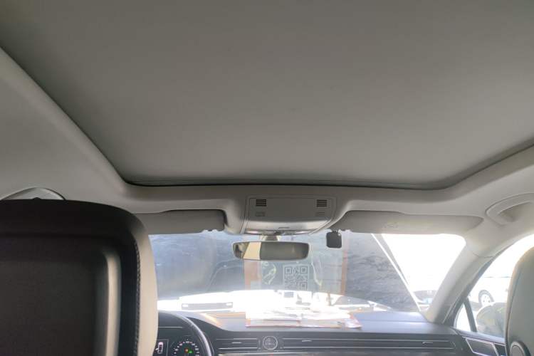 Used Volkswagen Magotan 2017 330TSI DSG Luxury Model Headliner