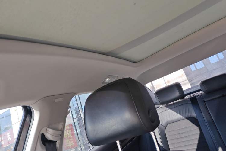 Used Volkswagen Magotan 2017 330TSI DSG Luxury Model Headliner