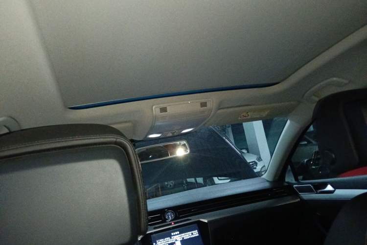Used Volkswagen Magotan 2017 330TSI DSG Leading Model Headliner