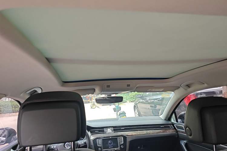 Used Volkswagen Magotan 2017 330TSI DSG Luxury Model Headliner