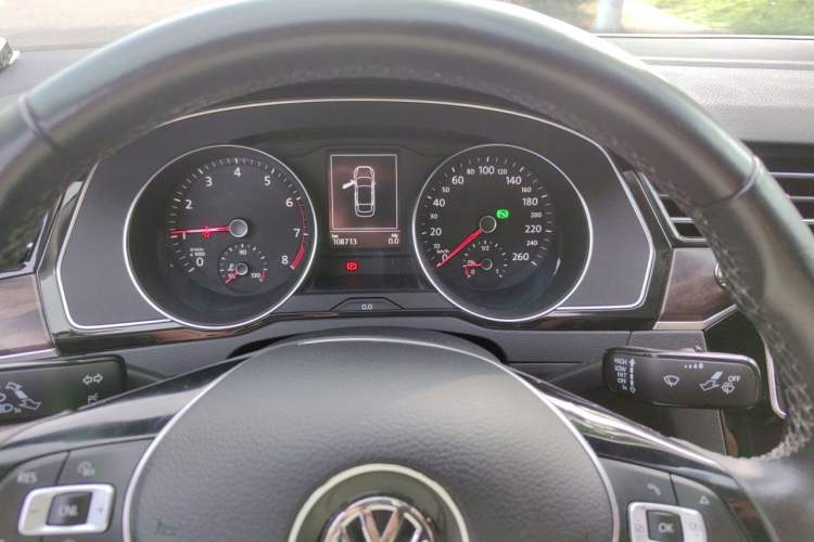 Used Volkswagen Magotan 2017 330TSI DSG Luxury Model Instrument Cluster