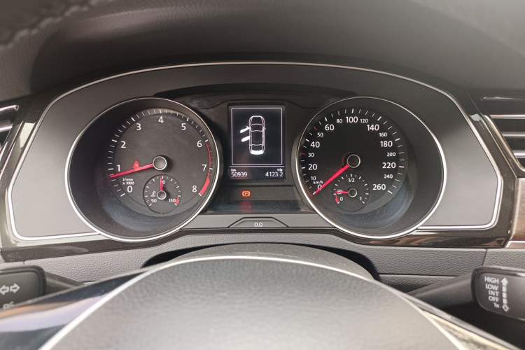 Used Volkswagen Magotan 2017 330TSI DSG Luxury Model Instrument Cluster