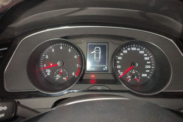 Used Volkswagen Magotan 2017 330TSI DSG Luxury Model Instrument Cluster