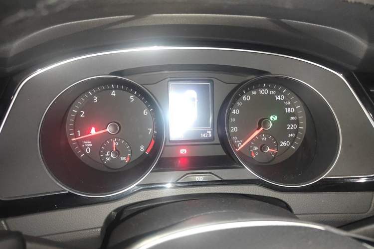 Used Volkswagen Magotan 2017 330TSI DSG Luxury Model Instrument Cluster