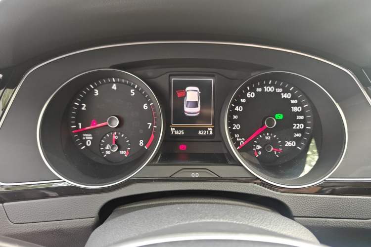 Used Volkswagen Magotan 2017 330TSI DSG Luxury Model Instrument Cluster