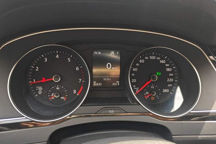 Used Volkswagen Magotan 2017 330TSI DSG Luxury Model Instrument Cluster