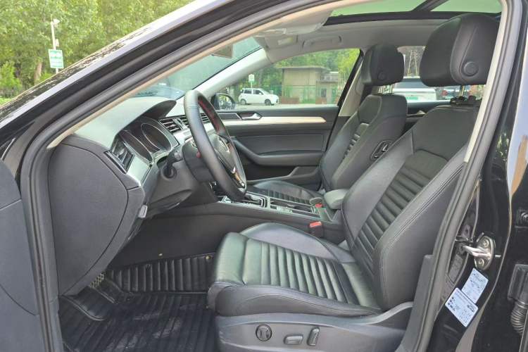 Used Volkswagen Magotan 2017 330TSI DSG Leading Model Interior 1