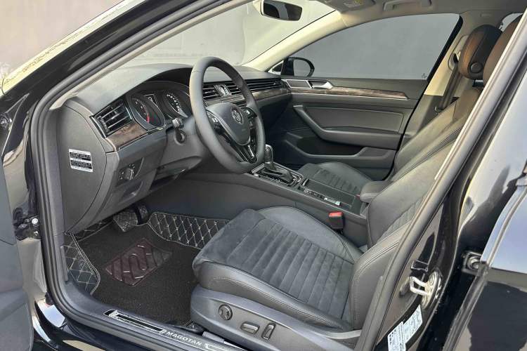 Used Volkswagen Magotan 2017 380TSI DSG Luxury Model Interior 1