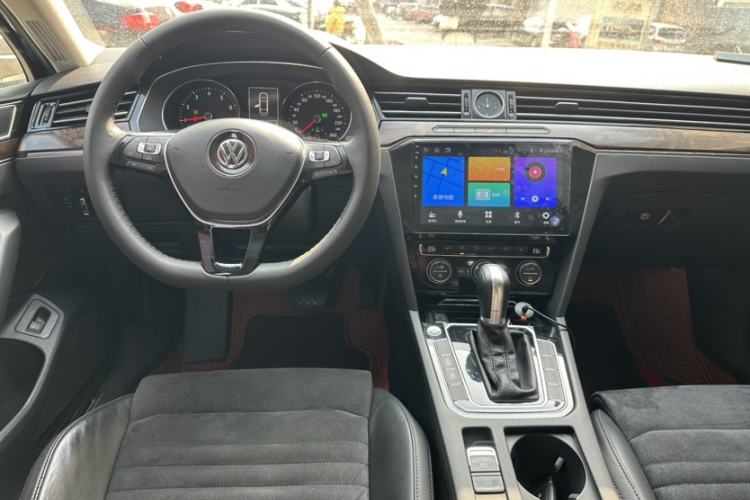 Used Volkswagen Magotan 2017 330TSI DSG Luxury Model Interior 1