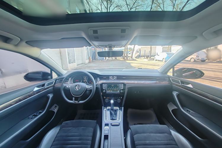 Used Volkswagen Magotan 2017 330TSI DSG Luxury Model Interior 1