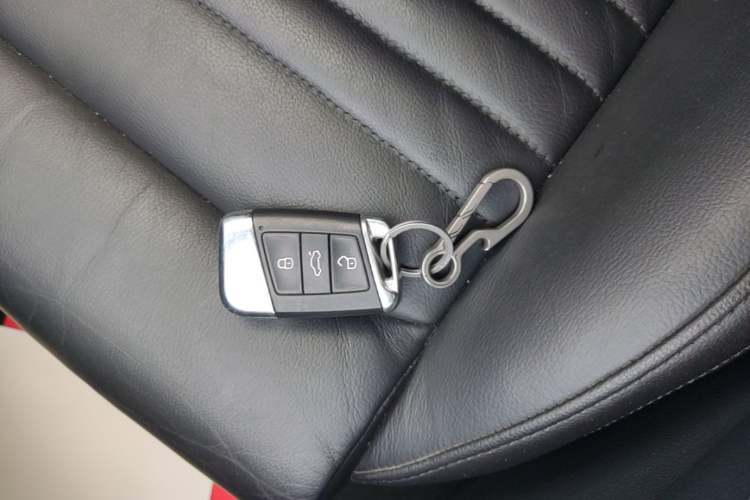 Used Volkswagen Magotan 2017 330TSI DSG Comfort Model Interior 1
