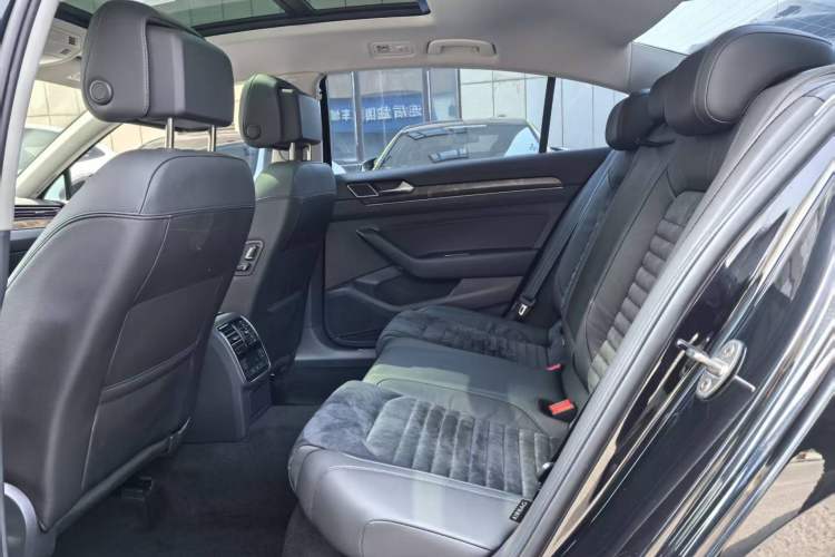 Used Volkswagen Magotan 2017 330TSI DSG Luxury Model Interior 2