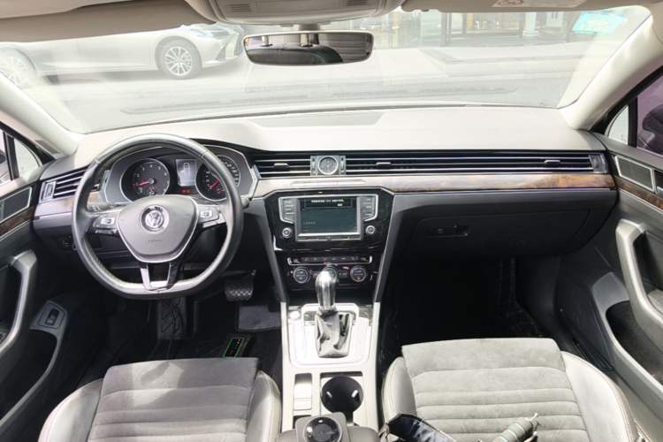 Used Volkswagen Magotan 2017 330TSI DSG Luxury Model Interior 2