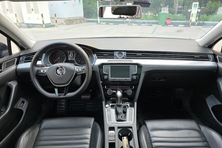 Used Volkswagen Magotan 2017 330TSI DSG Leading Model Interior 2