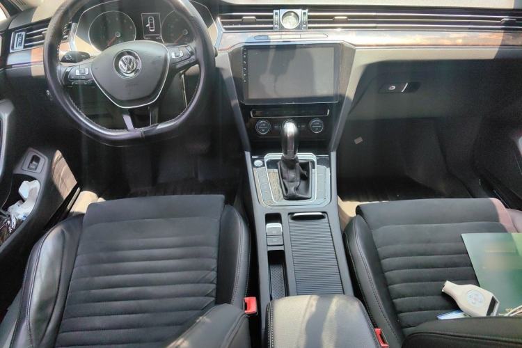 Used Volkswagen Magotan 2017 380TSI DSG Luxury Model Interior 2
