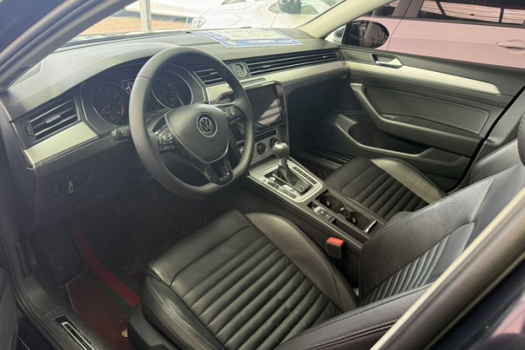 Used Volkswagen Magotan 2017 330TSI DSG Leading Model Interior 2