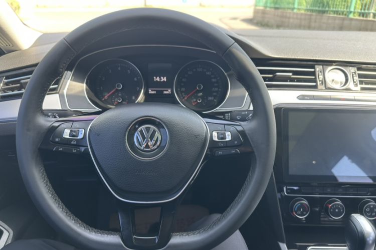 Used Volkswagen Magotan 2017 330TSI DSG Leading Model Interior 2