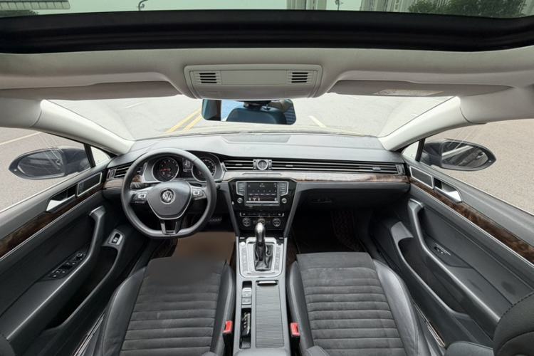 Used Volkswagen Magotan 2017 330TSI DSG Luxury Model Interior 2
