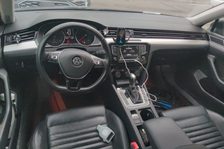 Used Volkswagen Magotan 2017 280TSI DSG Leading Edition Interior 2