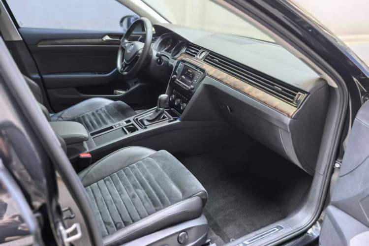 Used Volkswagen Magotan 2017 330TSI DSG Luxury Model Interior 3