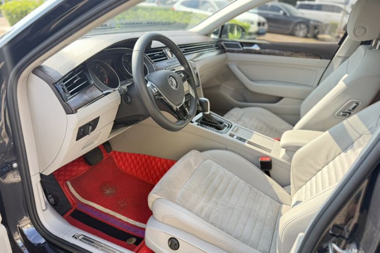 Used Volkswagen Magotan 2017 330TSI DSG Luxury Model Interior 3