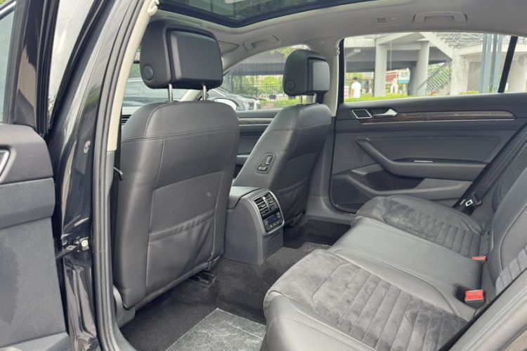 Used Volkswagen Magotan 2017 330TSI DSG Luxury Model Interior 3