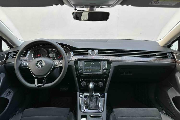 Used Volkswagen Magotan 2017 380TSI DSG Luxury Model Interior 3