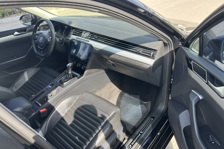 Used Volkswagen Magotan 2017 330TSI DSG Leading Model Interior 3