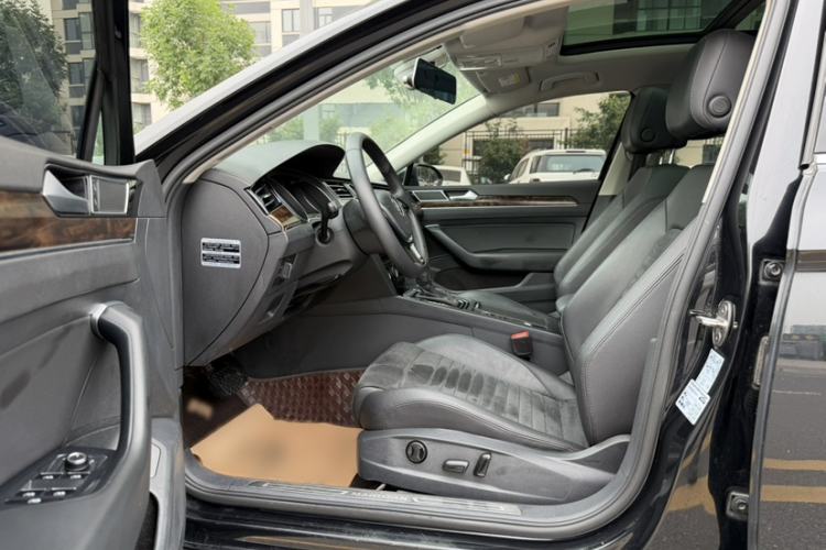 Used Volkswagen Magotan 2017 330TSI DSG Luxury Model Interior 3