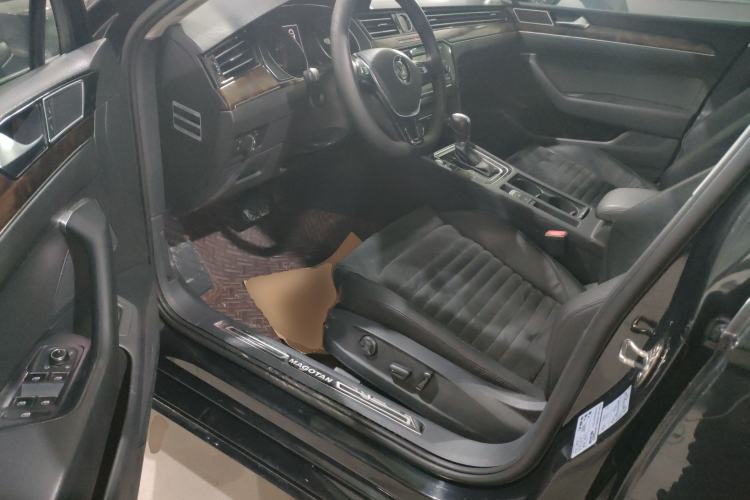 Used Volkswagen Magotan 2017 330TSI DSG Luxury Model Interior 3