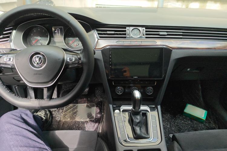 Used Volkswagen Magotan 2017 330TSI DSG Luxury Model Interior 4