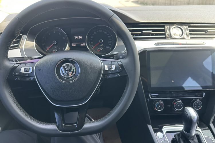Used Volkswagen Magotan 2017 330TSI DSG Leading Model Interior 4