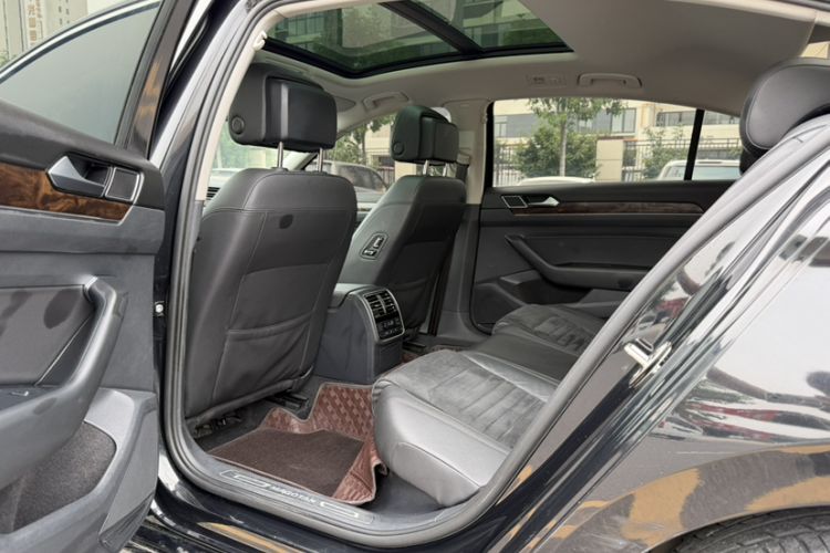 Used Volkswagen Magotan 2017 330TSI DSG Luxury Model Interior 4
