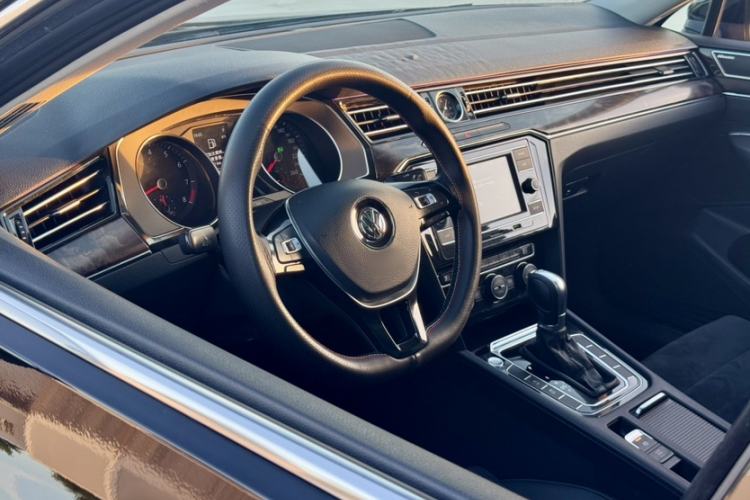 Used Volkswagen Magotan 2017 330TSI DSG Luxury Model Interior 4