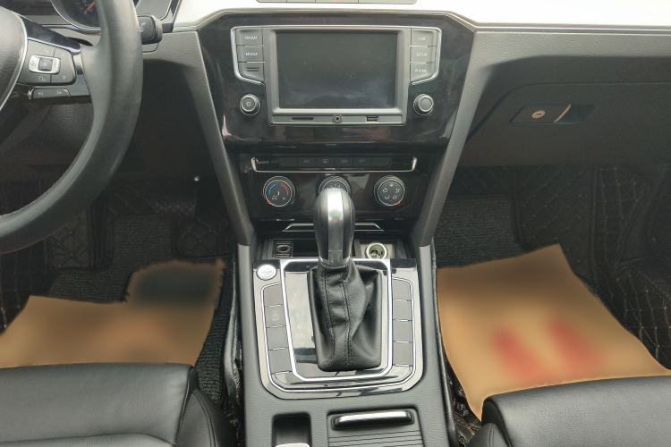 Used Volkswagen Magotan 2017 330TSI DSG Leading Model Interior 5