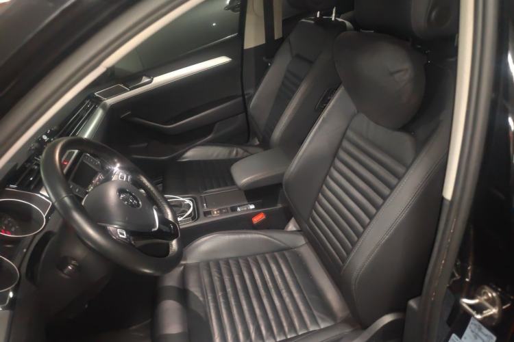 Used Volkswagen Magotan 2017 330TSI DSG Leading Model Left Front Seat