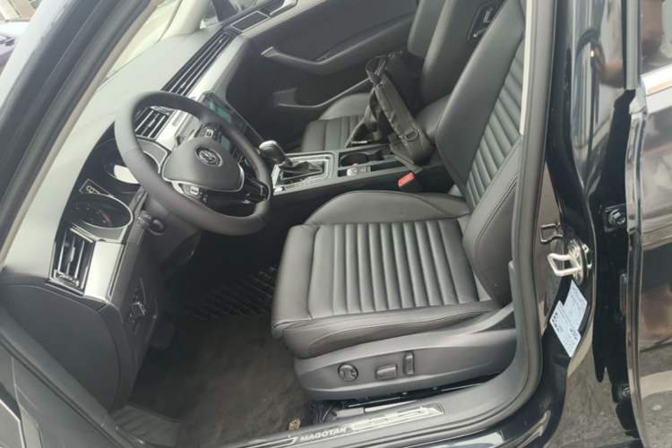 Used Volkswagen Magotan 2017 330TSI DSG Leading Model Left Front Seat