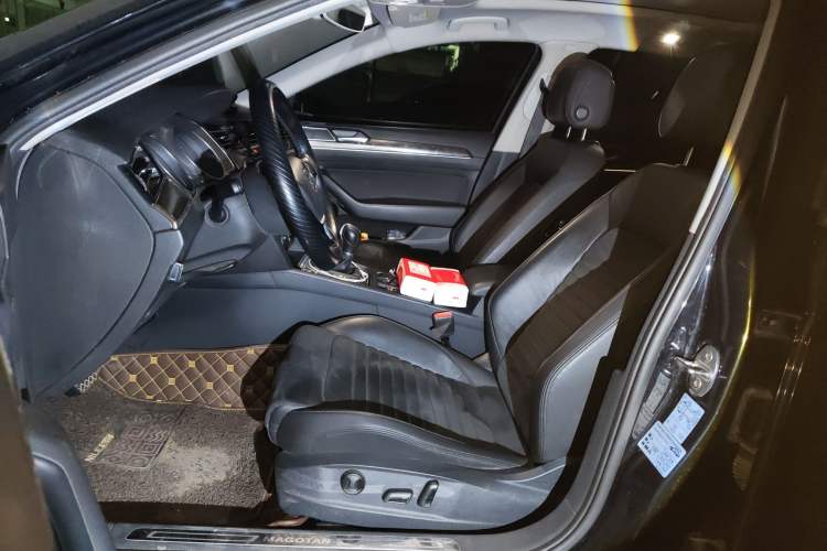 Used Volkswagen Magotan 2017 330TSI DSG Luxury Model Left Front Seat