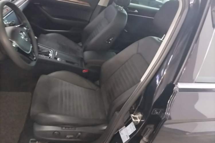 Used Volkswagen Magotan 2017 380TSI DSG Prestige Edition Left Front Seat