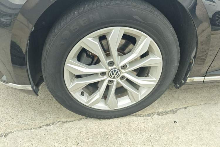 Used Volkswagen Magotan 2017 330TSI DSG Luxury Model Left Front Wheel Hub