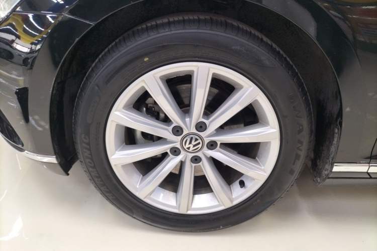 Used Volkswagen Magotan 2017 330TSI DSG Leading Model Left Front Wheel Hub