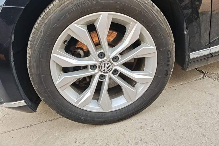 Used Volkswagen Magotan 2017 330TSI DSG Luxury Model Left Front Wheel Hub