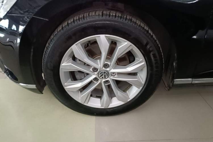 Used Volkswagen Magotan 2017 330TSI DSG Luxury Model Left Front Wheel Hub
