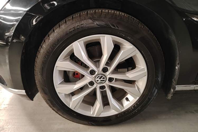 Used Volkswagen Magotan 2017 330TSI DSG Luxury Model Left Front Wheel Hub