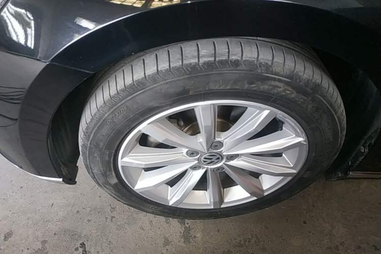 Used Volkswagen Magotan 2017 330TSI DSG Leading Model Left Front Wheel Hub