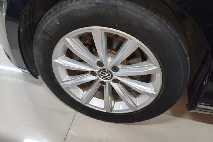 Used Volkswagen Magotan 2017 330TSI DSG Leading Model Left Front Wheel Hub