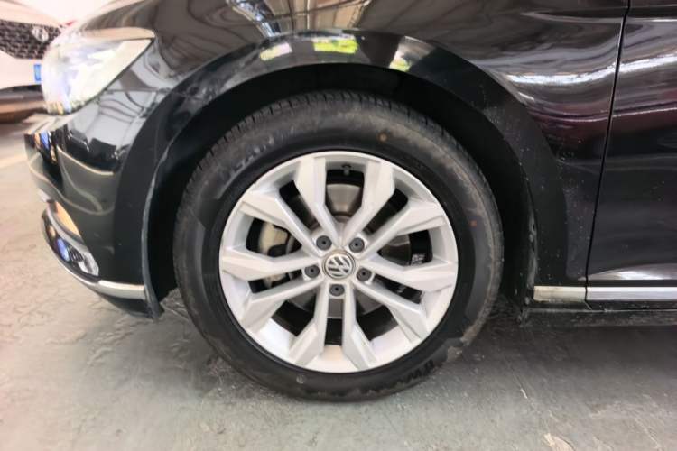 Used Volkswagen Magotan 2017 330TSI DSG Luxury Model Left Front Wheel Hub